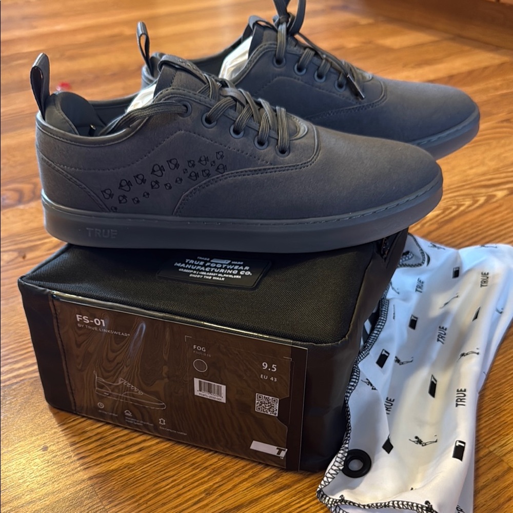 True Linkswear FS-01 Fog Pins & Aces X Gray Minimalist Golf 9.5 Special Edition